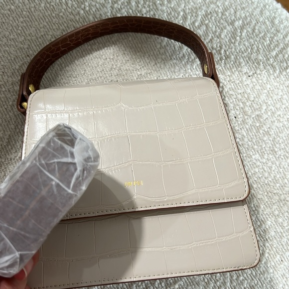 Brand new bag- used only once! Comes with shoulder strap. - Picture 4 of 4